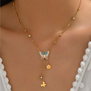 Gold Butterfly Necklace Q409